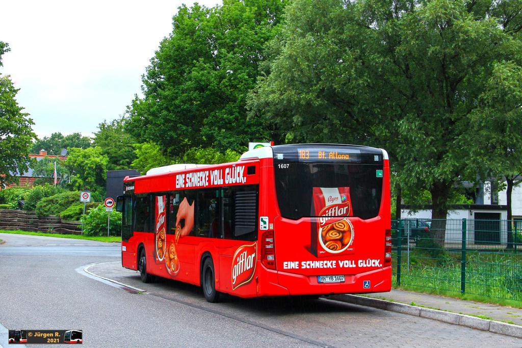 Ein Bild, das Text, Baum, drau�en, Bus enth�lt.

Automatisch generierte Beschreibung