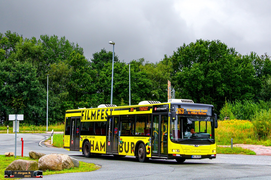 Ein Bild, das Text, Baum, draußen, Bus enthält.
Automatisch generierte Beschreibung