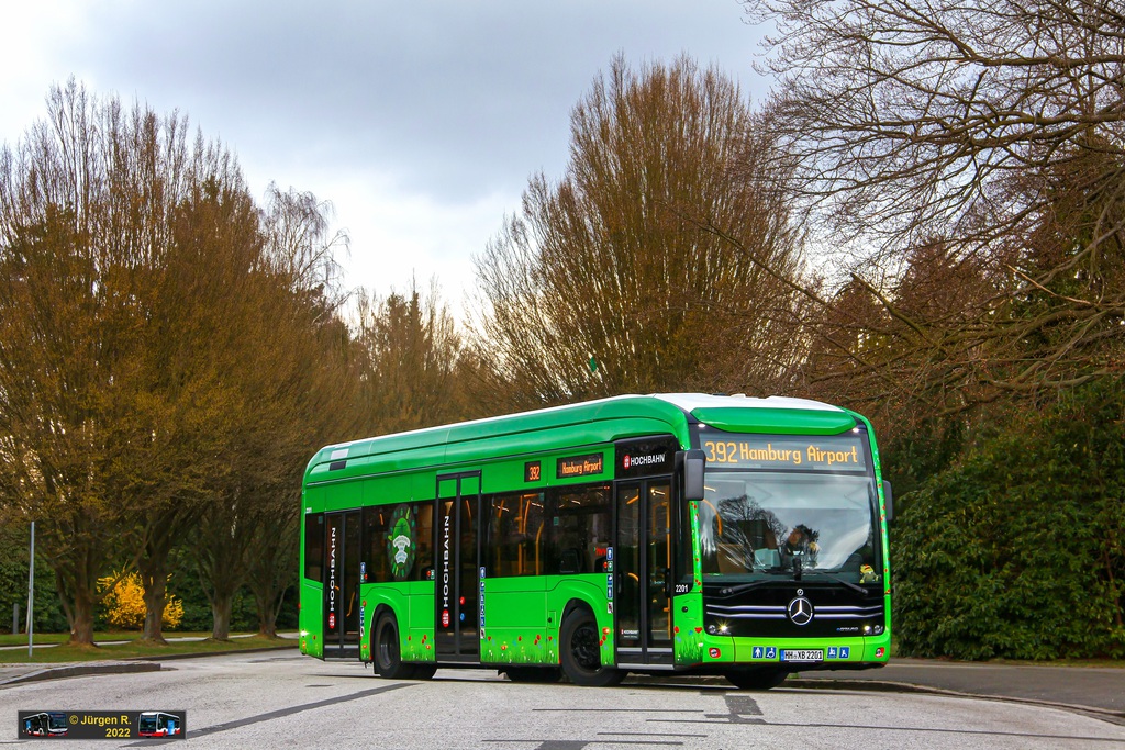 Ein Bild, das Baum, Bus, drau�en, Stra�e enth�lt.

Automatisch generierte Beschreibung