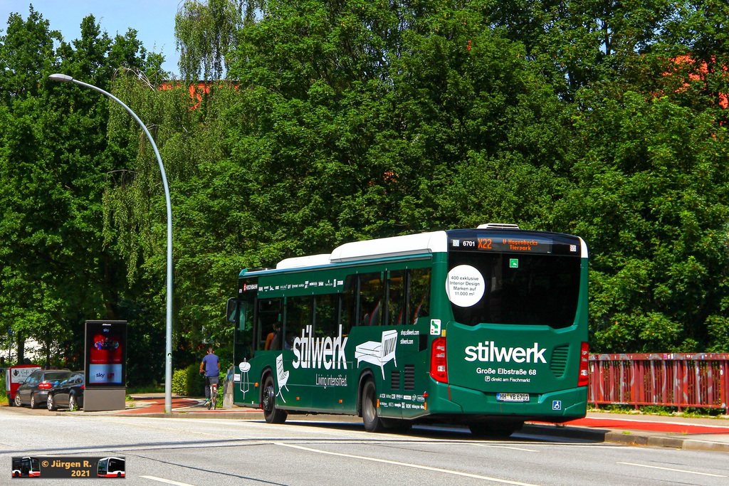 Ein Bild, das Text, Baum, drau�en, Stra�e enth�lt.

Automatisch generierte Beschreibung