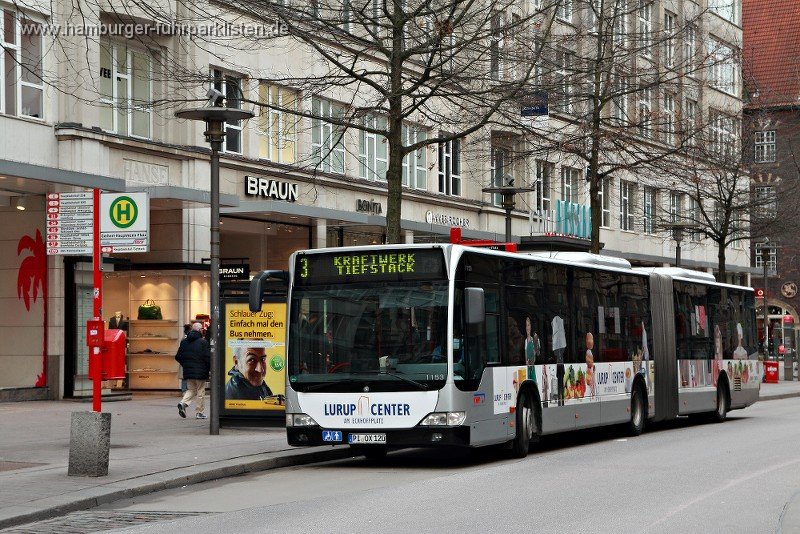 1153-27 (ex PVG 1153),VHH,BR.jpg - VHH 1153 auf der Linie 3 an der Haltestelle Gerhart-Hauptmann-Platz.